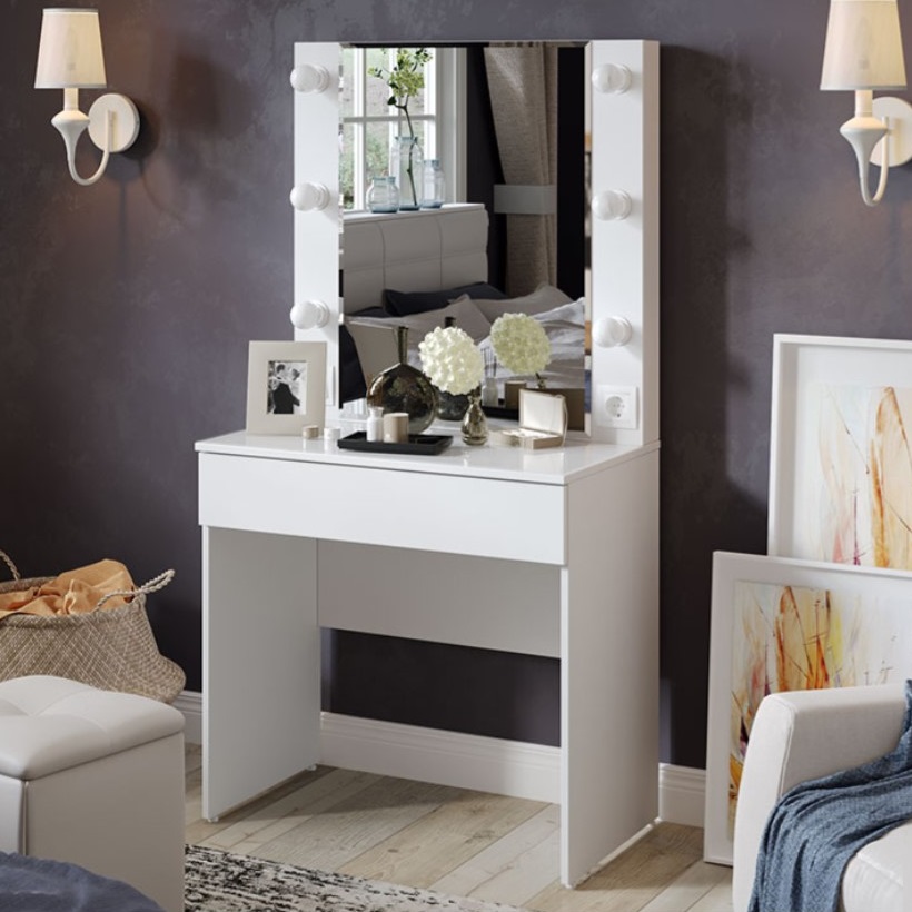 Макияжные столики