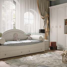 Кровать с мягкой спинкой 